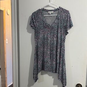 Size M Chaus Black and Pink Patterned V-Neck Top